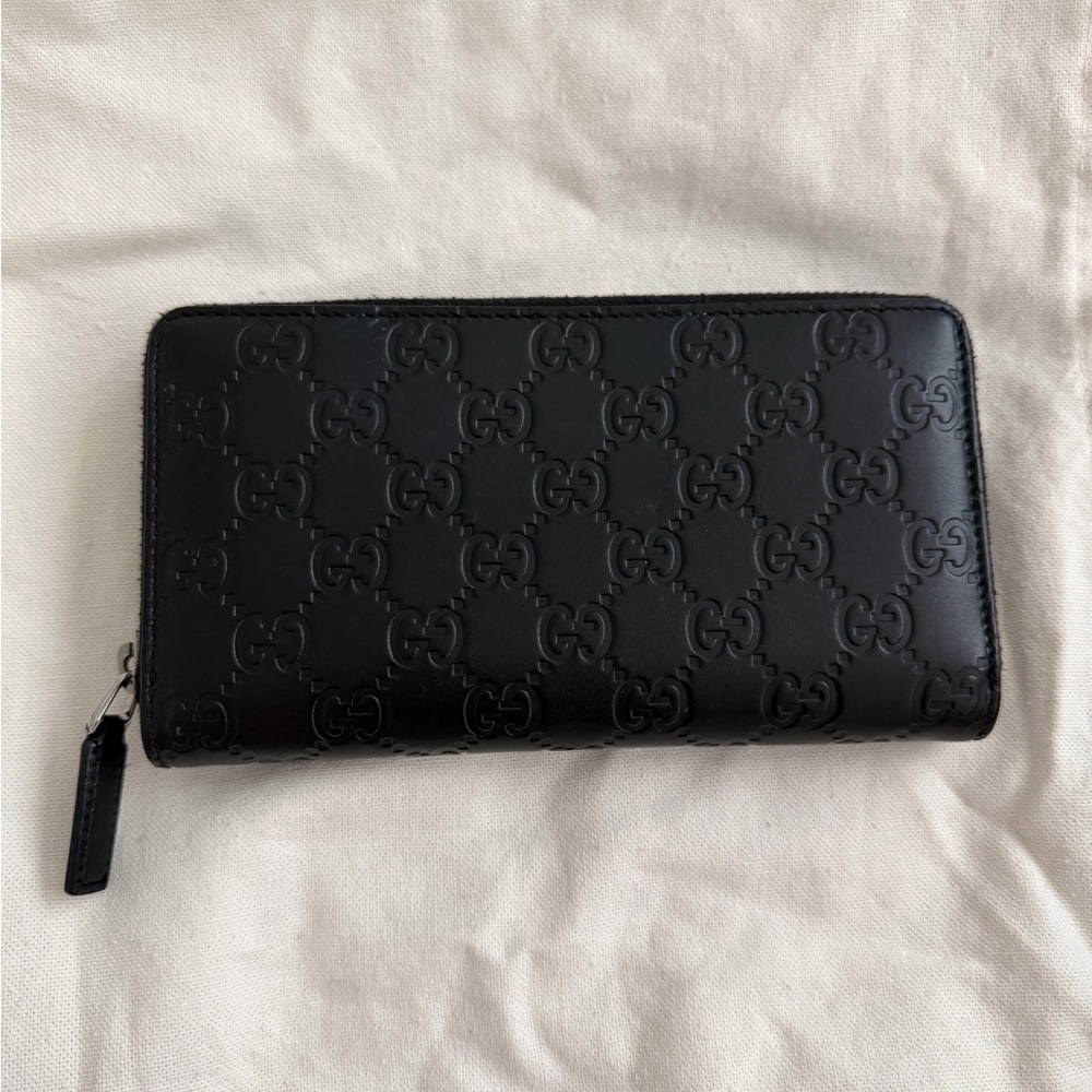 Gucci Emblem Leather Wallet - Picture 2 of 6